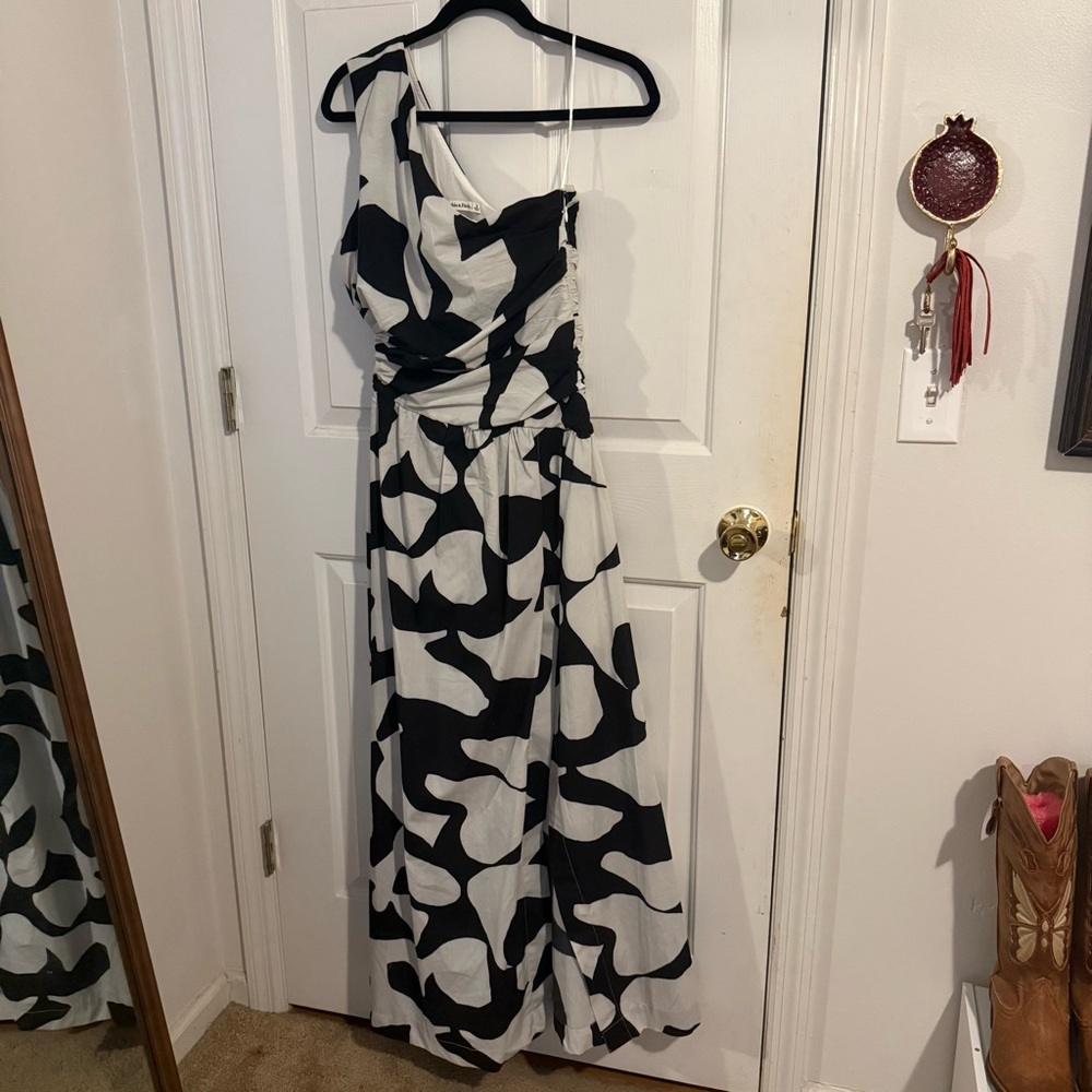 Abercrombie & Fitch One Shoulder Cutout Maxi Dress